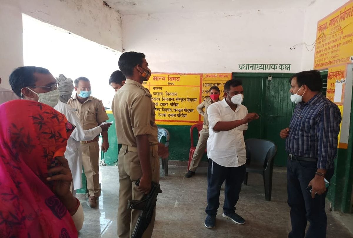 voting for the post of village head in three gram panchayats in firozabad