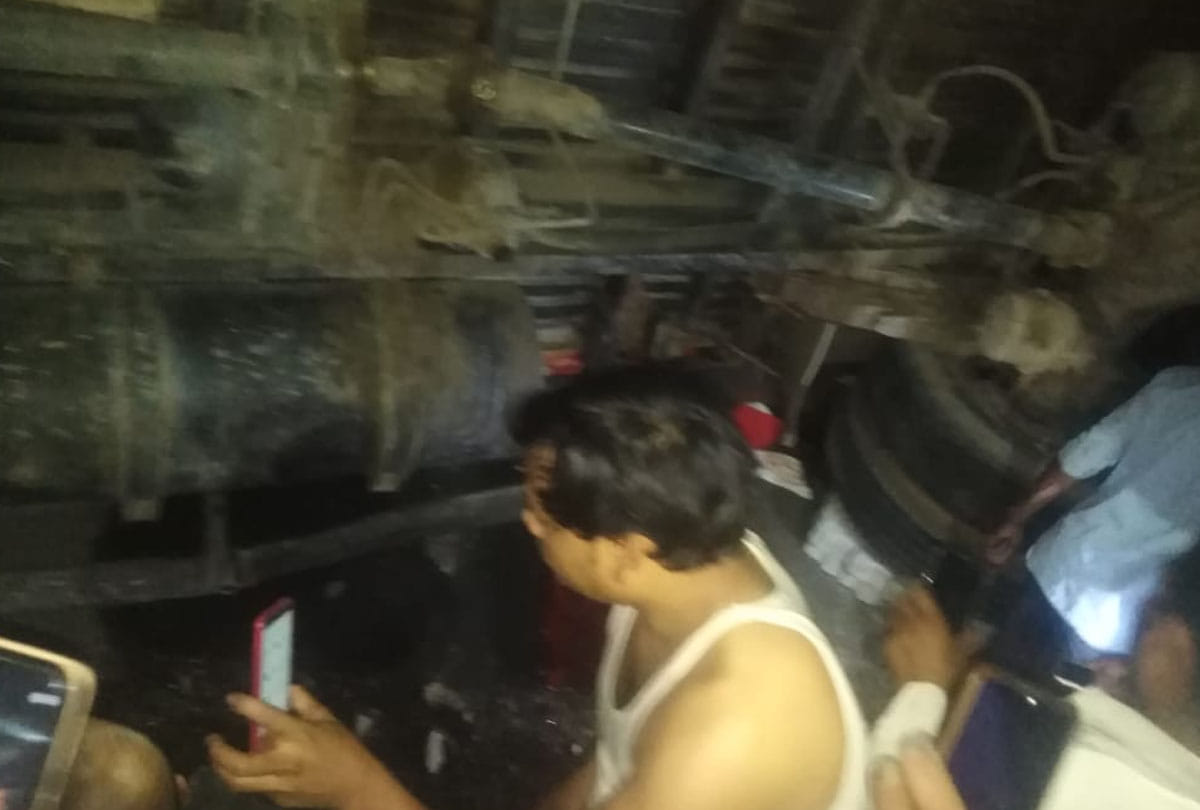 three people died in road accident in unnao
