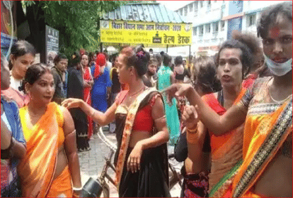 बिहार में राज्य सरकार के खिलाफ किन्नर समुदाय का विरोध प्रदर्शन