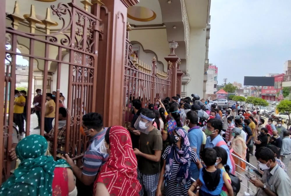 Corona Vaccination Above 18 years in Haridwar: Ruckus after Youth Crowd Photos