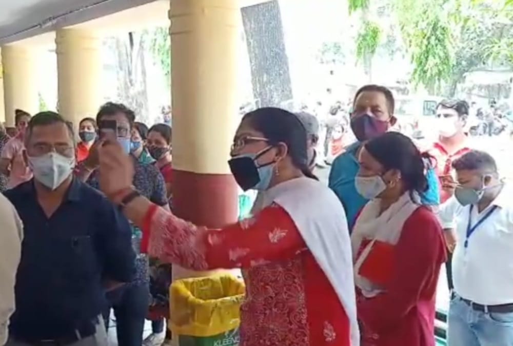 Corona Vaccination Above 18 years in Uttarakhand: Public Angry on Vidhan Sabha Speaker Prem chand Agarwal and Ruckus in Rishikesh
