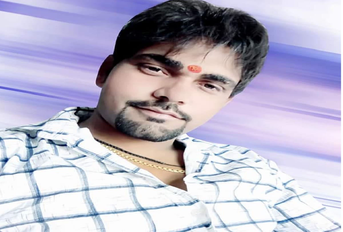 Band operater shot dead dead body found soaked in blood on the roadside police engaged in investigation