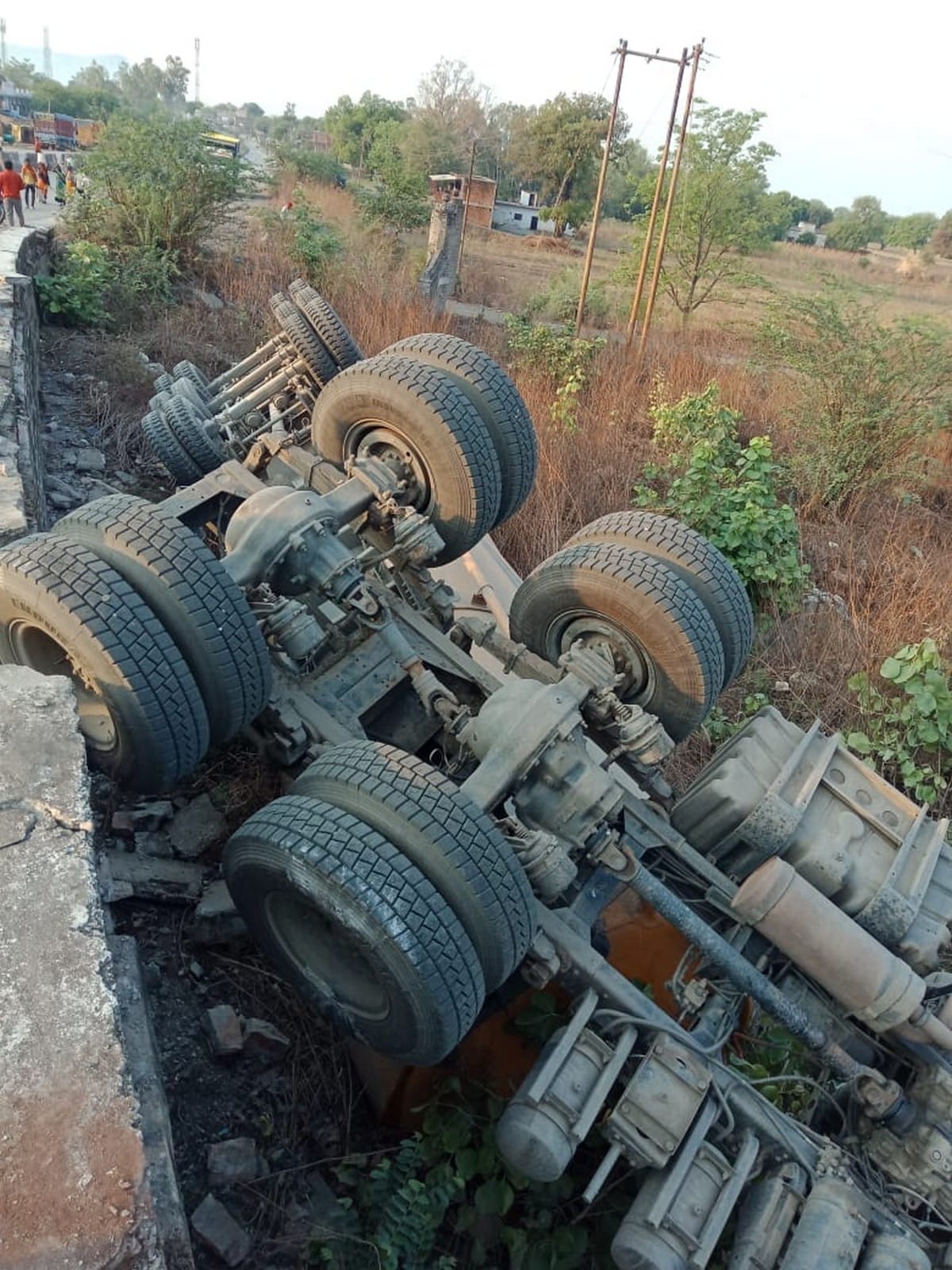 Balkar overturned drvier died in markundi valley in sonbhadra