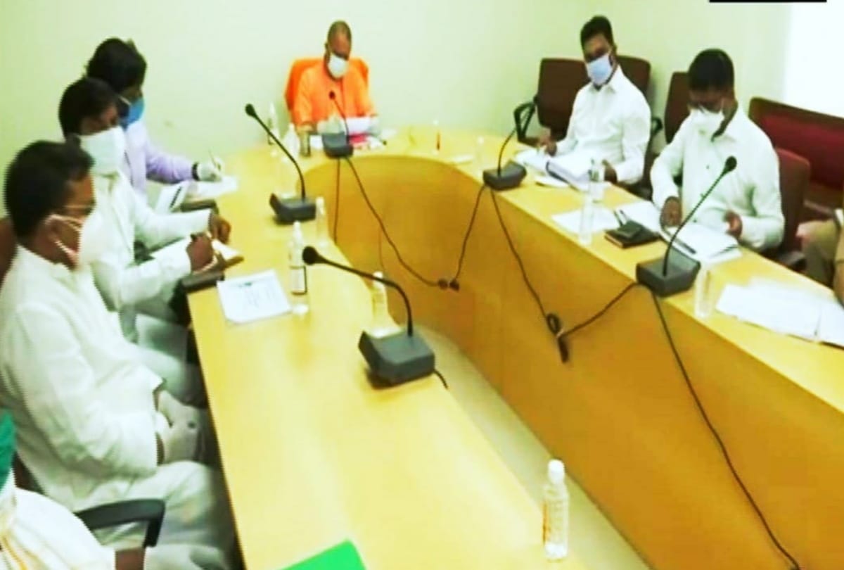 CM Yogi holds review meeting of Gorakhpur-Basti Mandal