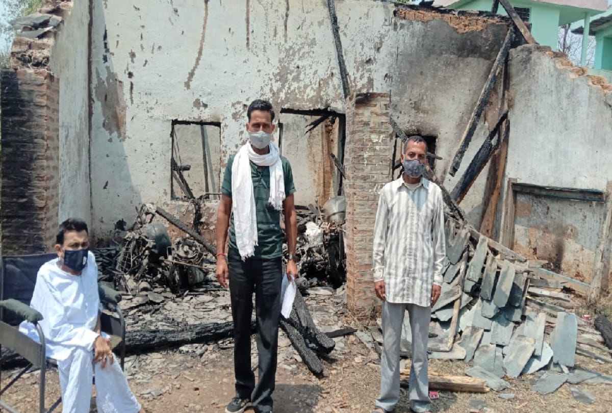 Miscreants elements sets five two wheelers and a community center on fire in hamirpur