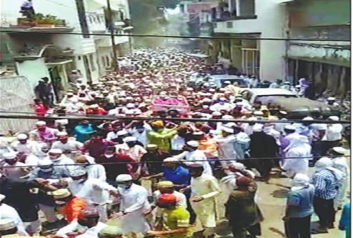 kaji e jila shekh abdul hameed mohammed salimool quadri passes away crowd of followers gathered guide lines blown
