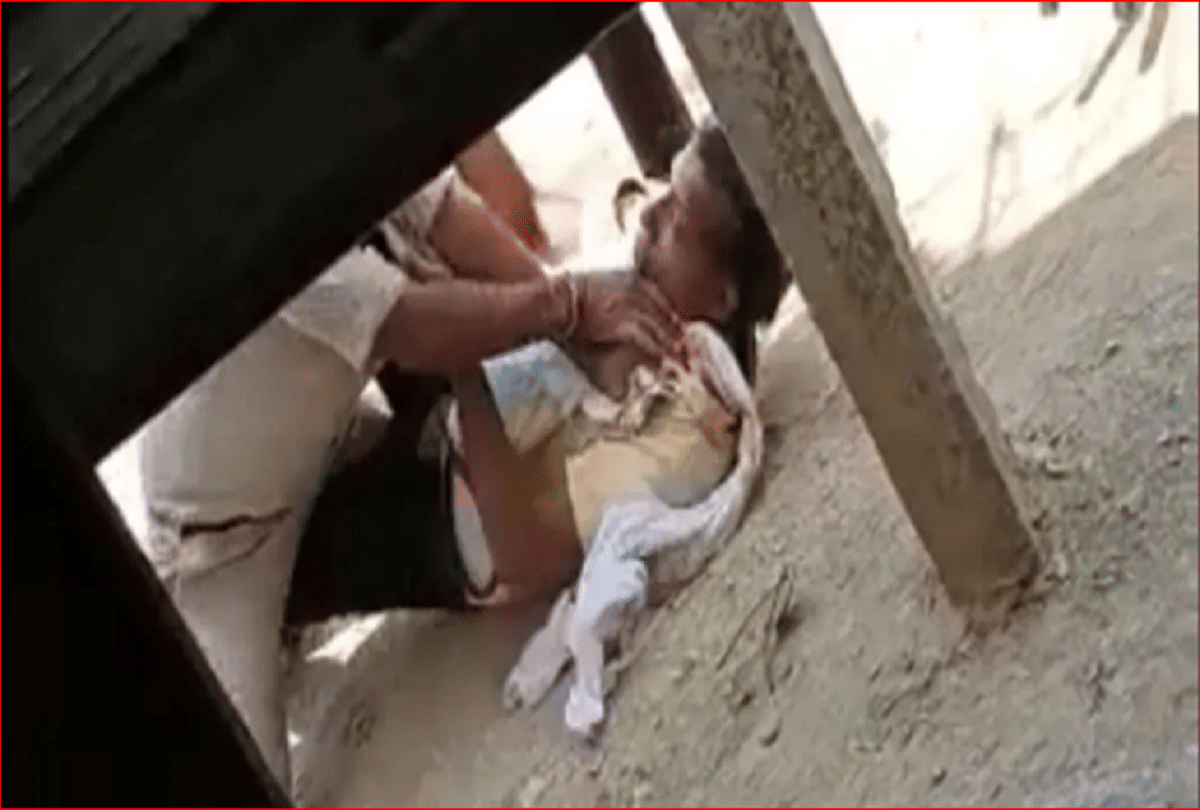 policeman beat up a man with kick and punches amid lockdown violation in shahdol Madhya pradesh
