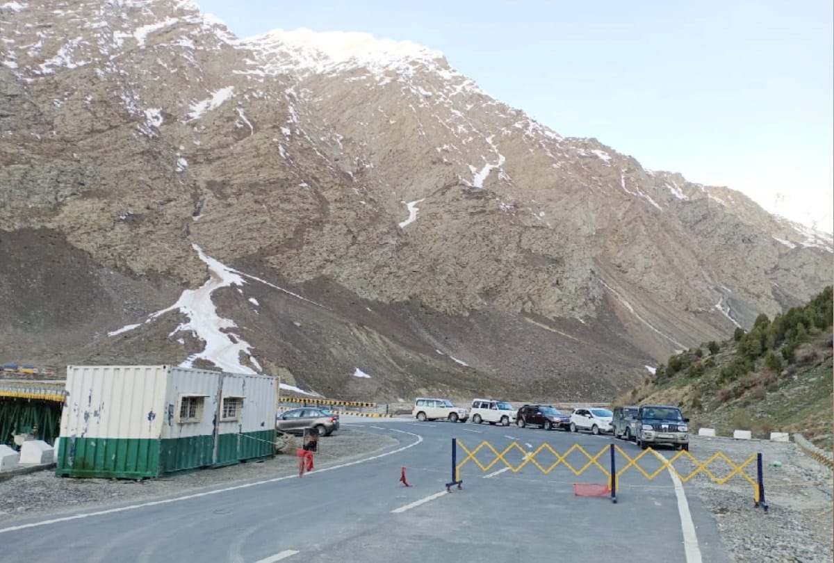 Effect of Corona in Leh: Education of children affected due to internet, registration is not being done even for vaccination