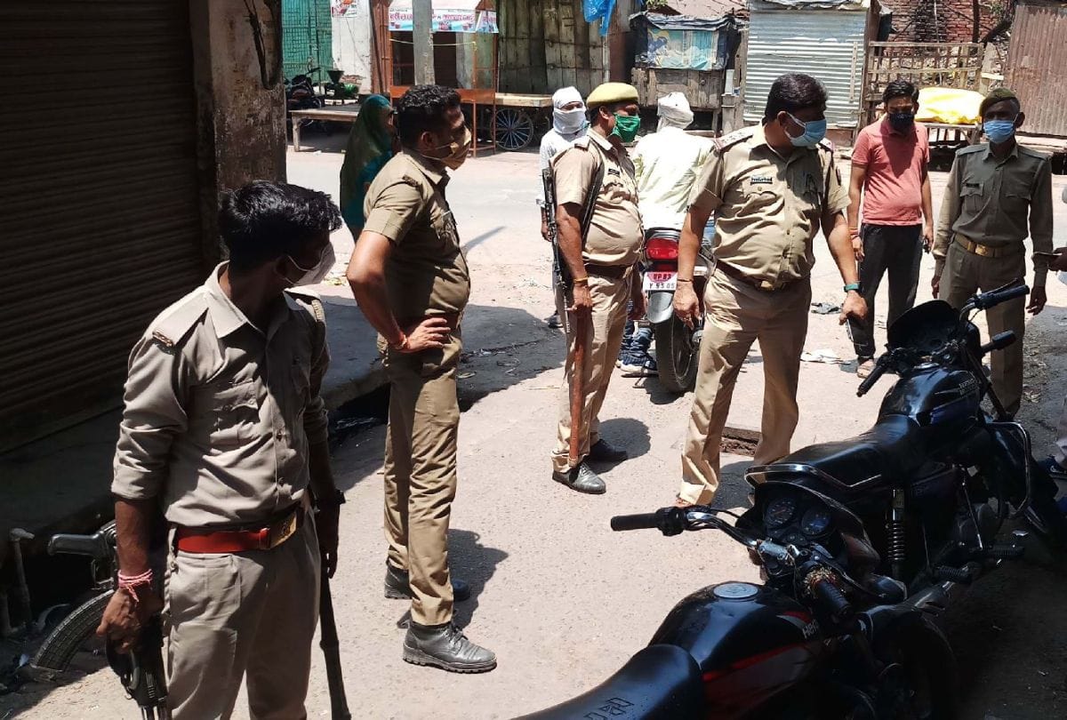 Police and PAC flag march in market of firozabad