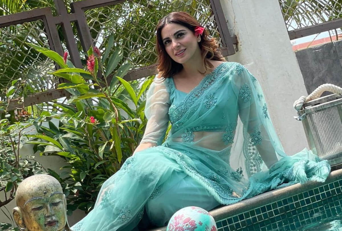 shraddha arya wear light blue saree sitting in side of pool in goa