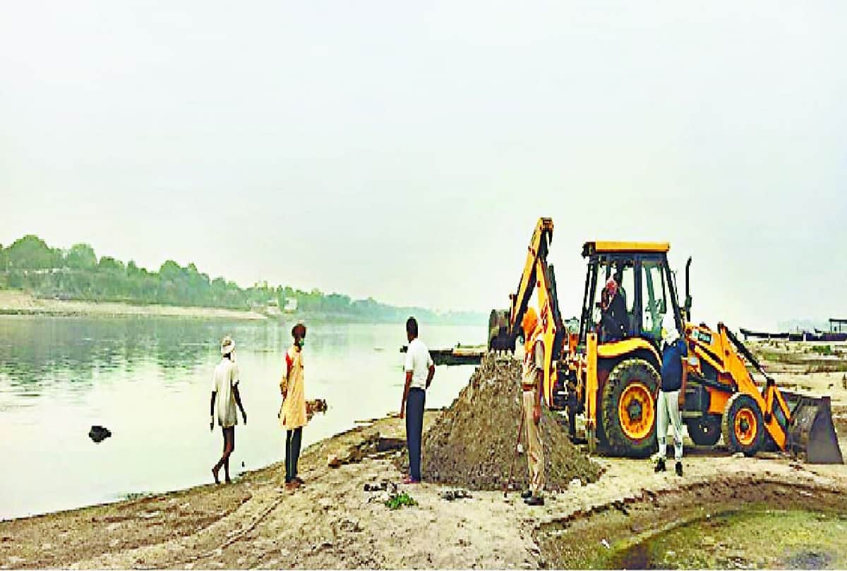 dead bodies found from Ganga in Ghazipur cremation continued full day administration have no any data of dead body