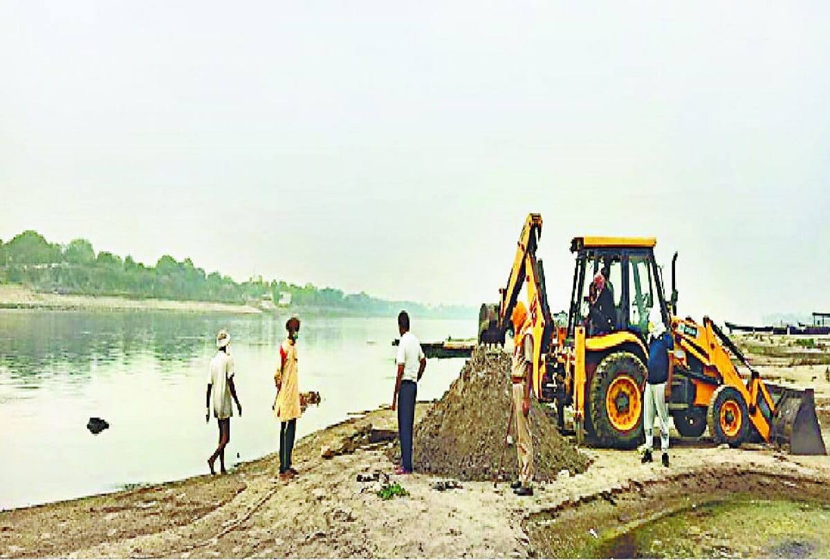 dead bodies found from Ganga in Ghazipur cremation continued full day administration have no any data of dead body