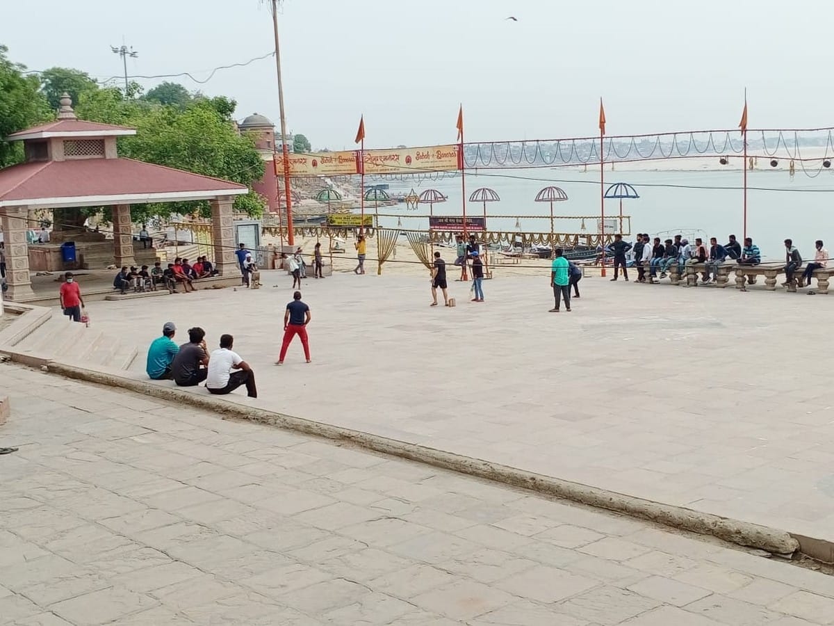 Ganga aarti stopped at assi ghat due to corona now children playing cricket in varanasi