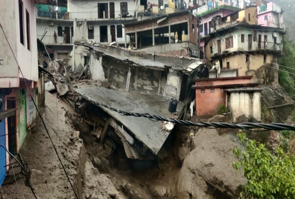 Uttarakhand Cloudburst News : Disaster in Devprayag after Heavy Rainfall, cm tirath singh rawat went on ground zero photos