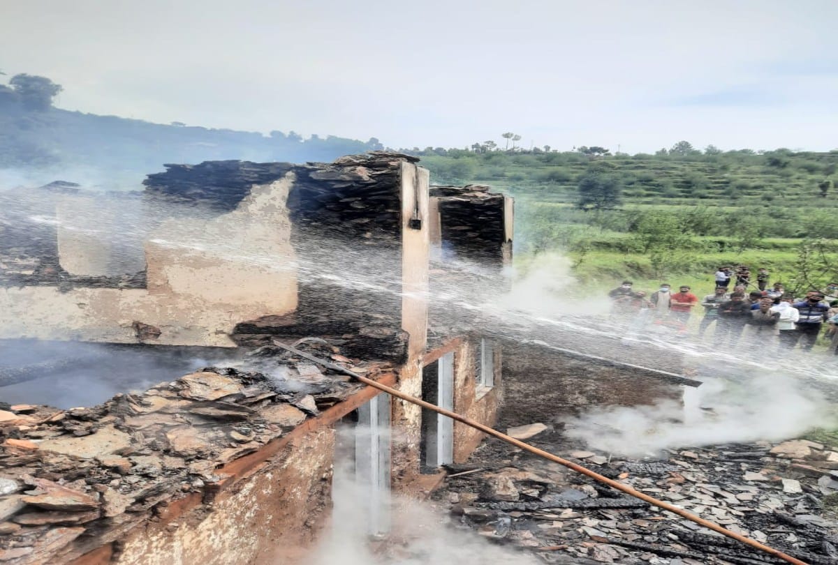 fire broke out in four room house after LPG cylinder burst, owner burnt to death