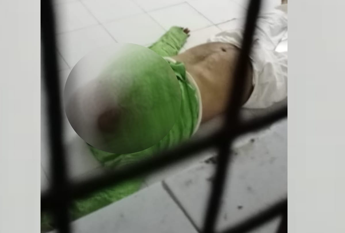A dead body was thrown in front of hospital in Gonda.