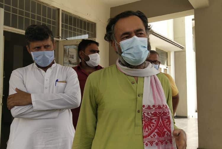 Farmer leader Yogendra Yadav and an accused woman was questioned by Special Investigation Team in Tikri Border Misdeed Case 