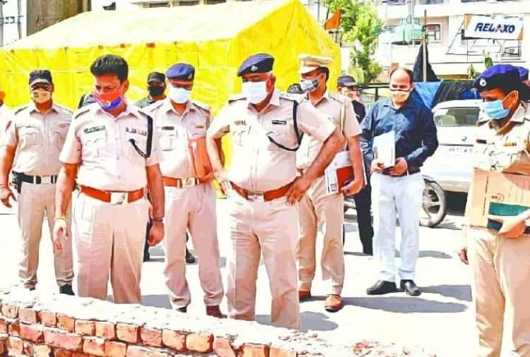 Farmer leader Yogendra Yadav and an accused woman was questioned by Special Investigation Team in Tikri Border Misdeed Case 