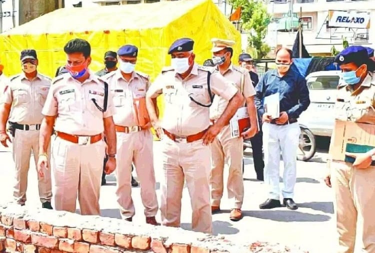 Farmer leader Yogendra Yadav and an accused woman was questioned by Special Investigation Team in Tikri Border Misdeed Case 
