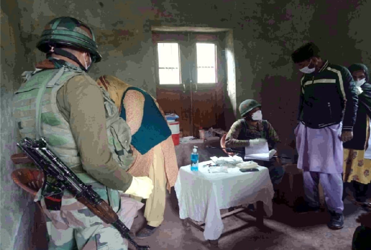 army khairiyat petrol team preparing people in kashmir for fight with corona