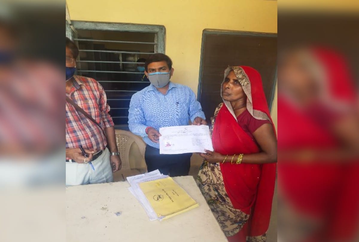 Up Panchayat Chunav Result 2021: Husband Died Wife Win Gram Pradhan Election In Etah
