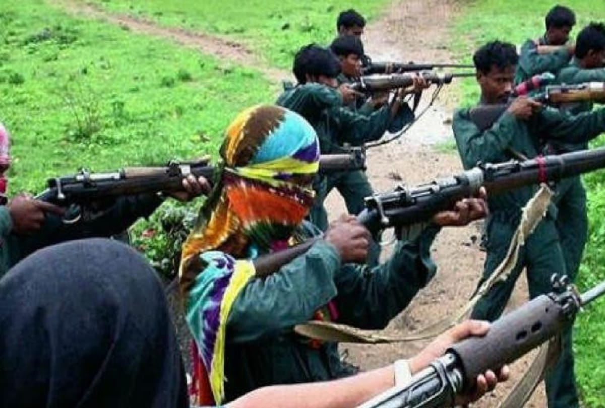 A police constable suffered serious injuries in an encounter with Naxals in Gadchiroli district Maharashtra