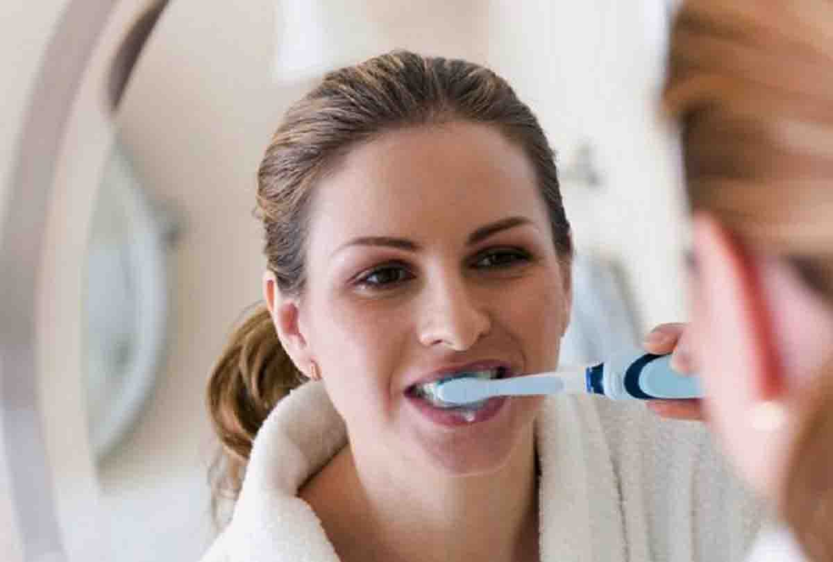 Replace tooth brush and tongue cleaner as soon as corona recovers, otherwise infection can occur again