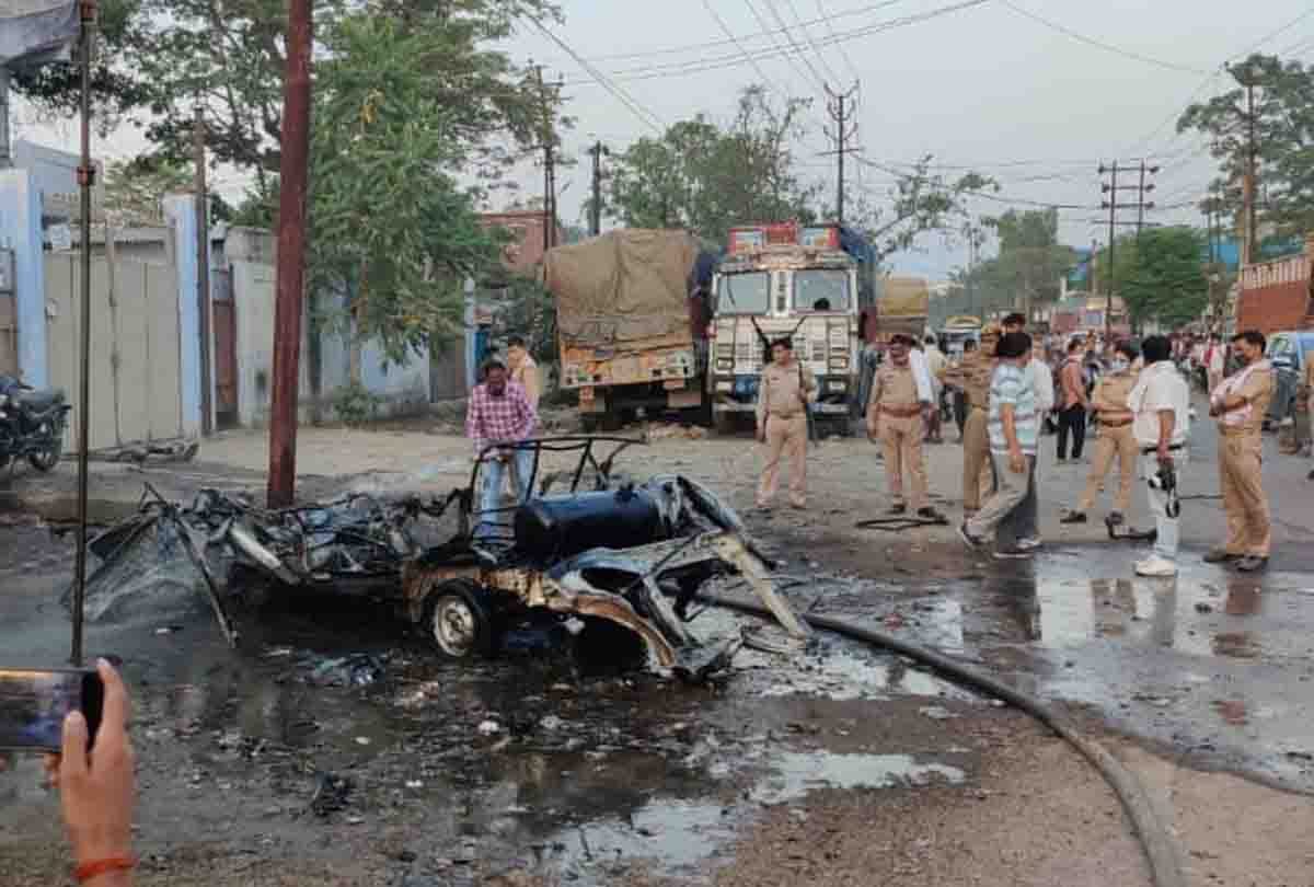 Kanpur: fire broke out in a van parked outside the oxygen plant, cylinder exploded with a sharp explosion