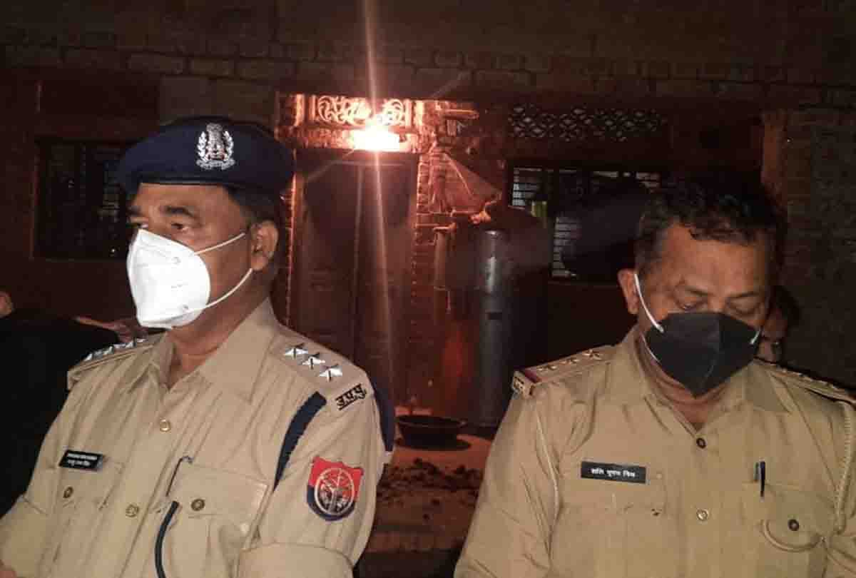 Jeth kills daughter-in-law with sharp-edged weapon at home door