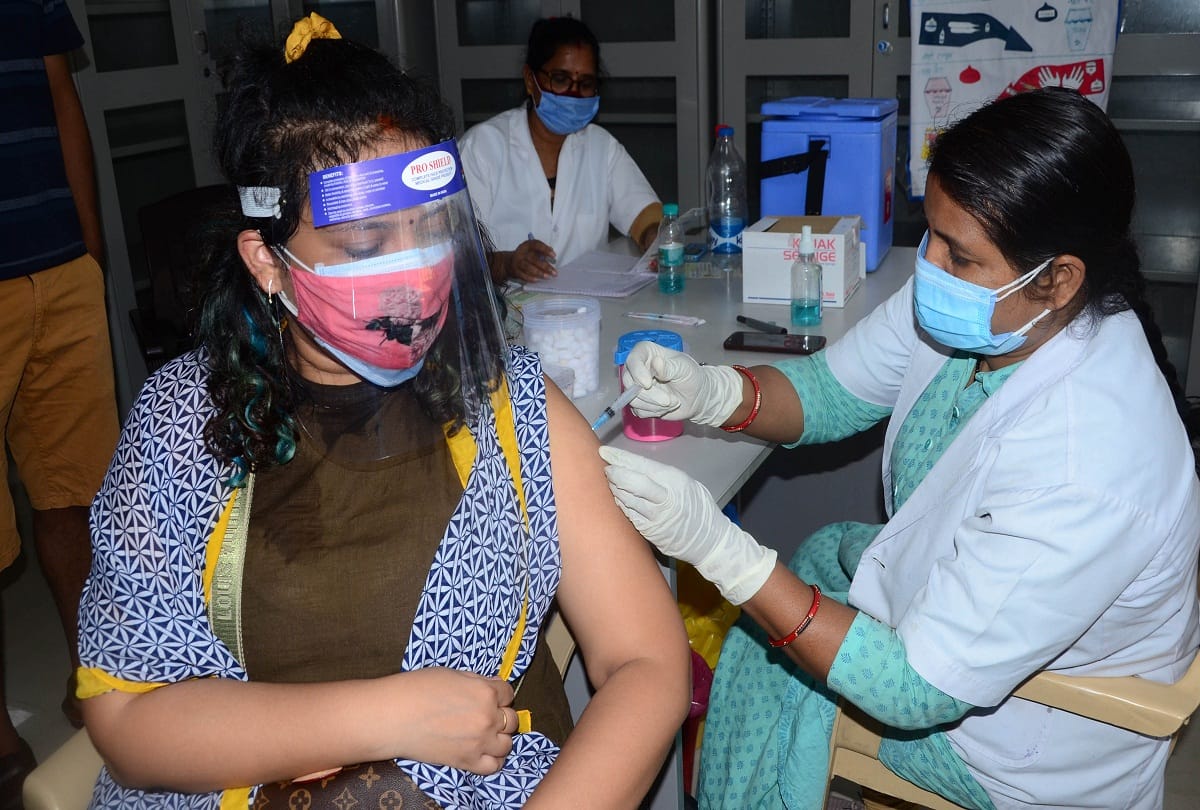 Gorakhpur city top five in case of corona vaccination in Uttar Pradesh covid vaccination figure