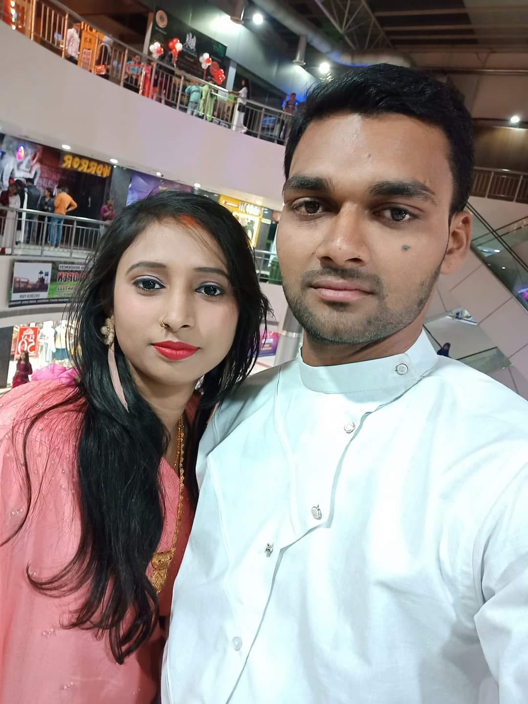 Prayagraj: New couple hanged their lives in Naini