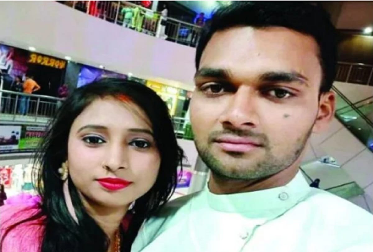 Newly married couple hanged to death, married five months ago
