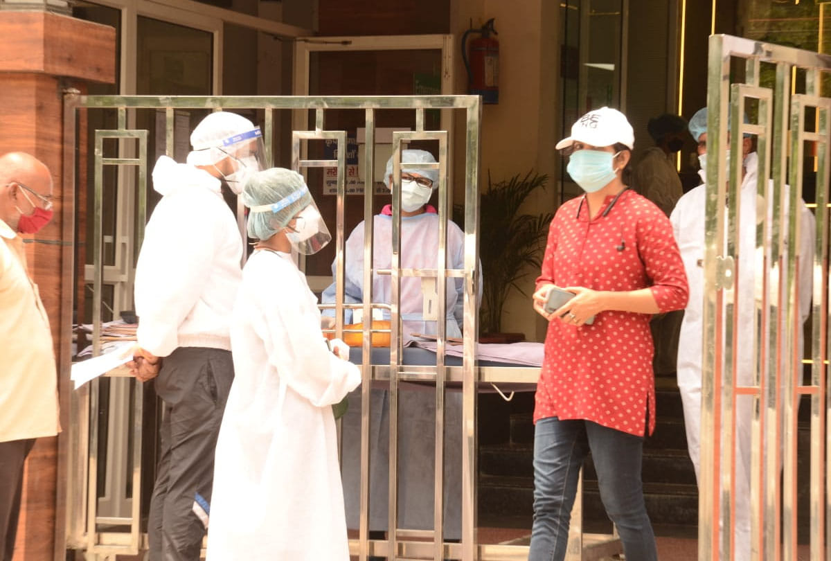 kanpur coronavirus cases covid 19 pandemic, Medical college employees, opportunities in disaster