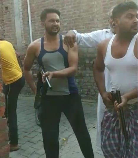 Confrontation in two sides of the same community in Dhauratanda, firing