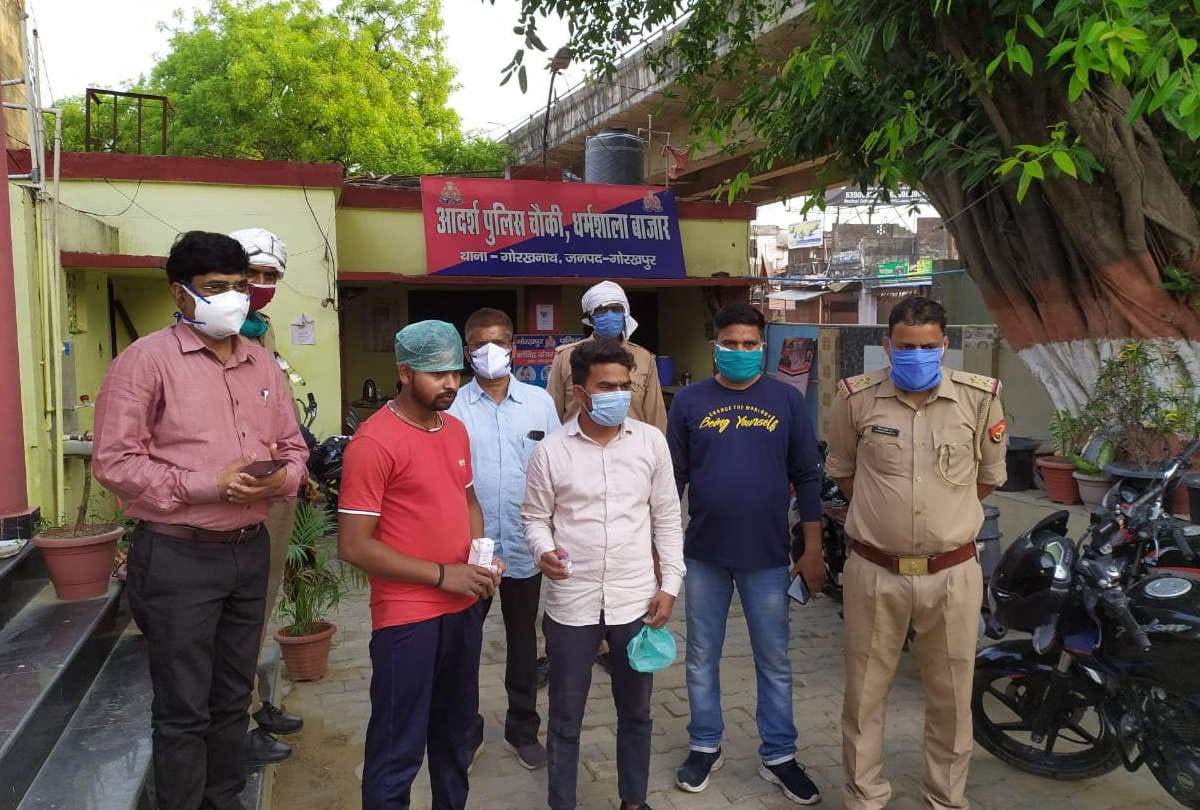 Black marketing of oxygen cylinders raided in gorakhpur