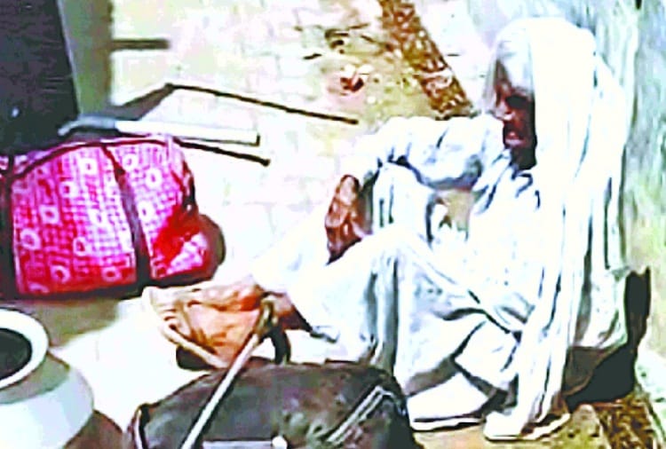 Daughter-in-law and grandson evicted 90 year old woman from home after beaten up in Haryana