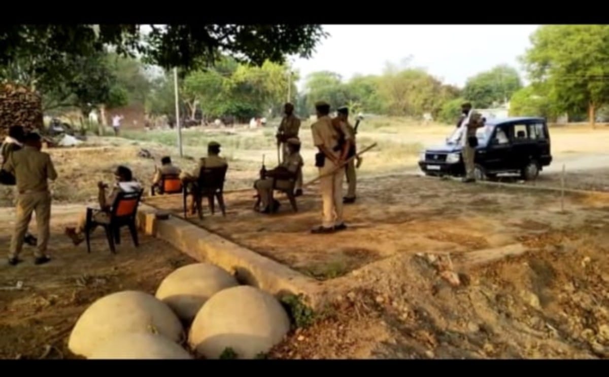 PAC stationed outside housing in search of former Hubli MP Dhananjay Singh in jaunpur