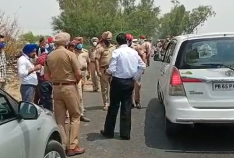 loot from Kotak Mahindra Bank Employees in Jalalabad of Punjab 