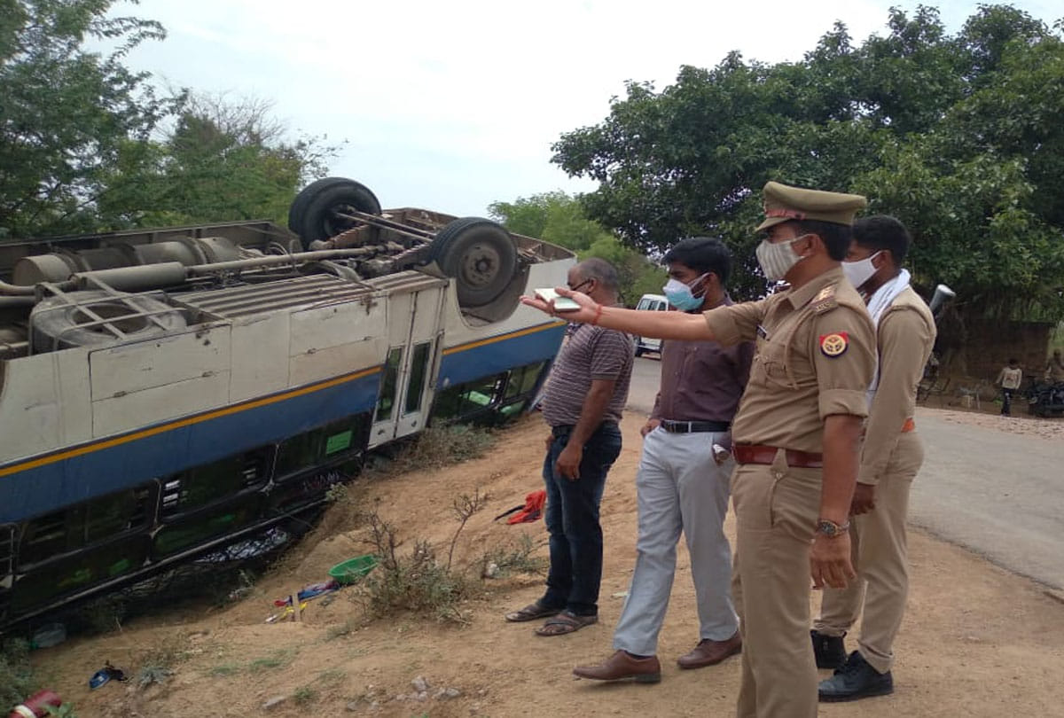 Road accident in Mahoba, more than 12 passengers injured