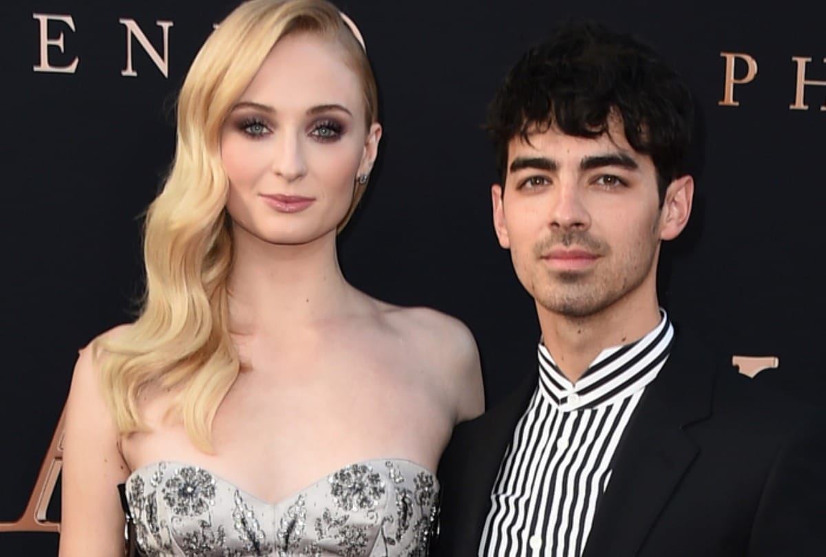 Sophie Turner Angry On Paparazzi Click Daughter Willa Slams Them In Now Deleted Video