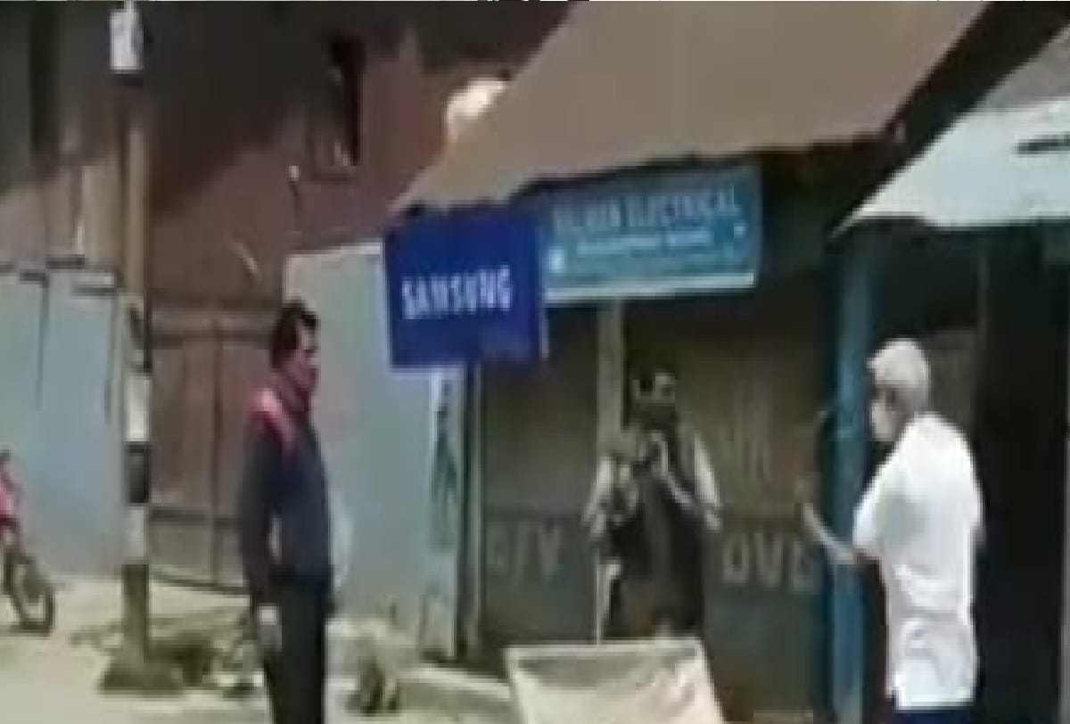 ADC of Baramulla district beats women with sticks during corona curfew