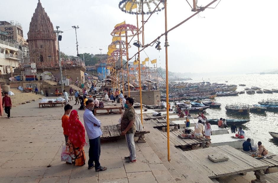 Corona curfew was mocked at ghats of banaras people were crowd stripping of social distancing in evening and morning