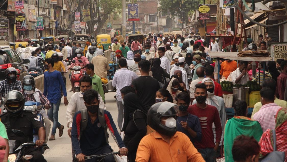 Corona curfew was mocked at ghats of banaras people were crowd stripping of social distancing in evening and morning