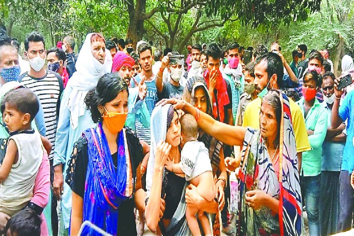 many people died and more than 15 people hospitalized in three villages of Azamgarh after consumption of poisonous liquor