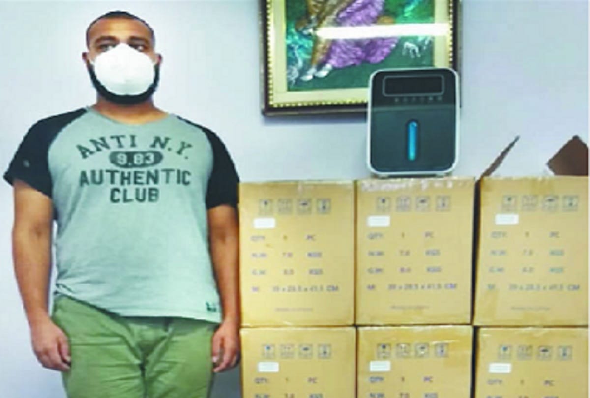 Delhi Police arrested two people including Auto Mobile Engineer for black marketing of Oxygen Concentrator