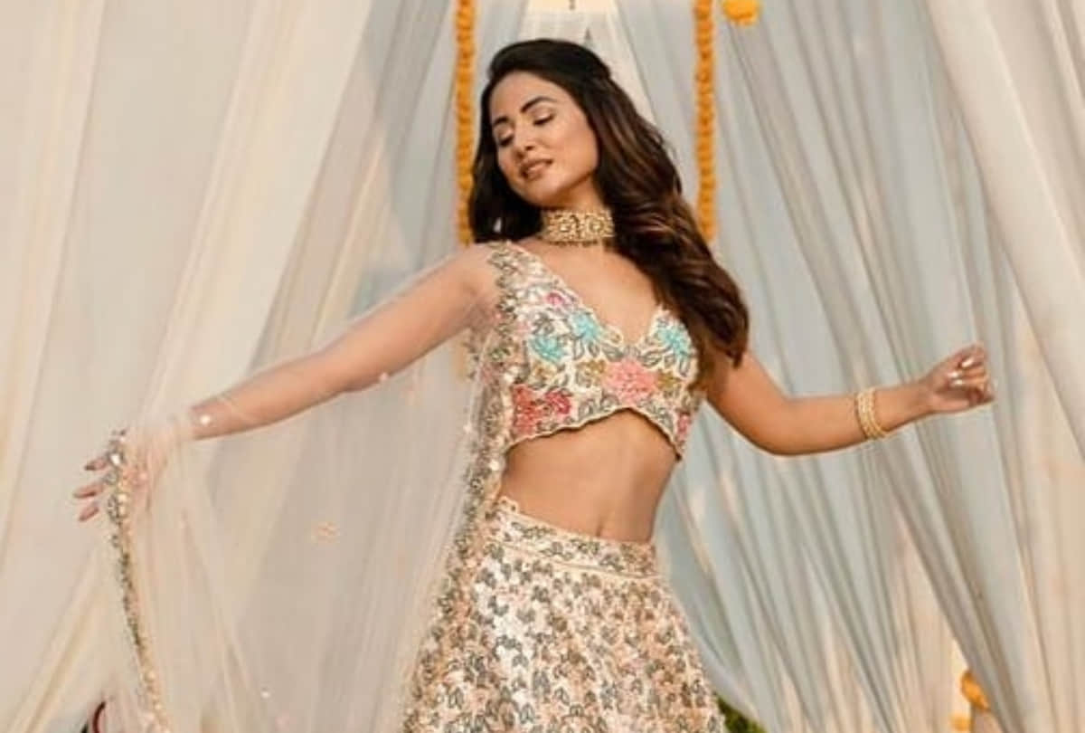 hina khan latest look in ivory shade lehenga with floral blouse fashion inspiration for eid 2021