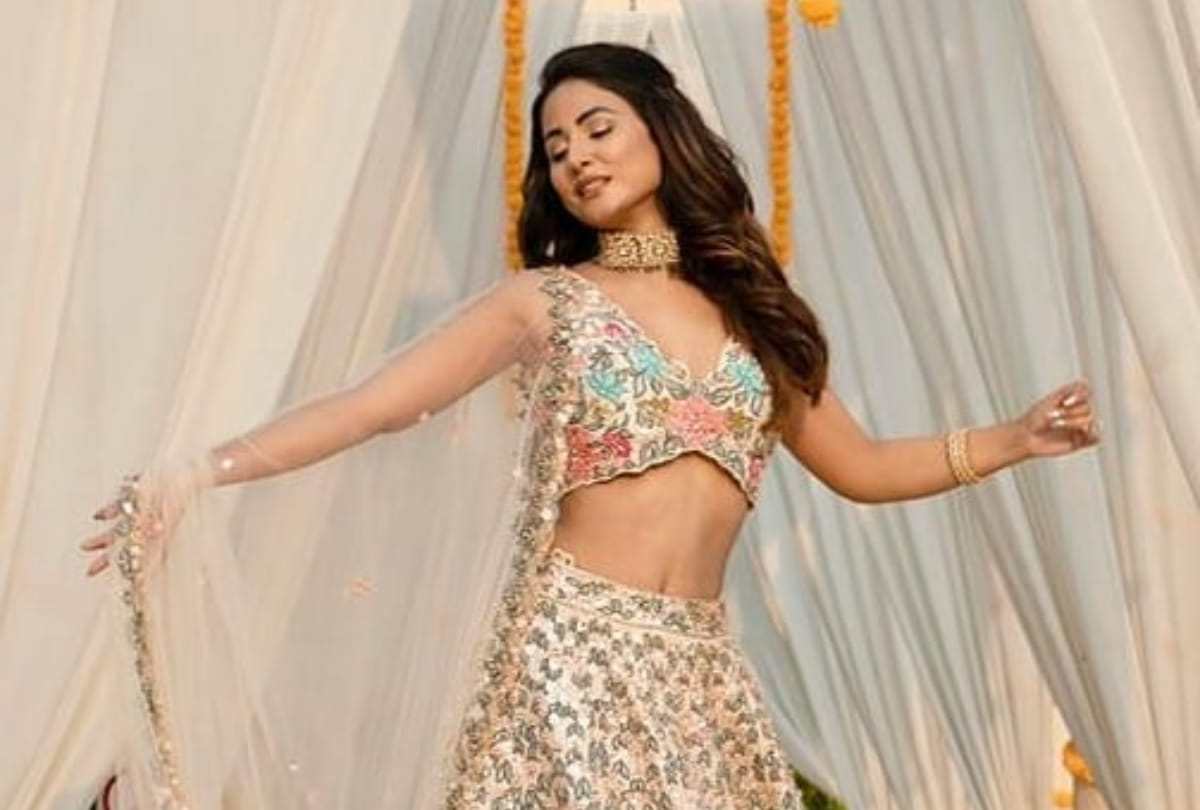 hina khan latest look in ivory shade lehenga with floral blouse fashion inspiration for eid 2021