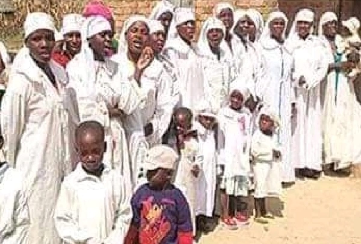 Ajab Gajab a man in Zimbabwe have 16 wives and 150 childrens He wants to give birth 1000 childrens