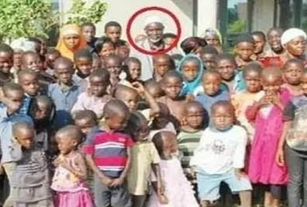 Ajab Gajab a man in Zimbabwe have 16 wives and 150 childrens He wants to give birth 1000 childrens