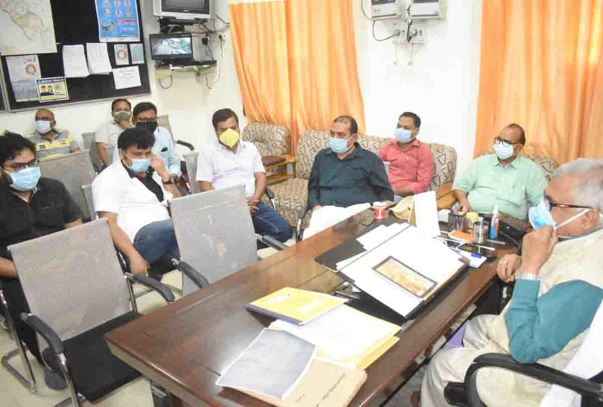 Unnao: During the Corona period, 14 CHC in-charges had resigned together, agreed on DM's assurance